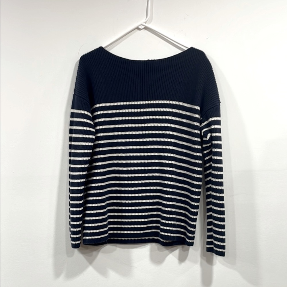 Off the shoulder and stripes!